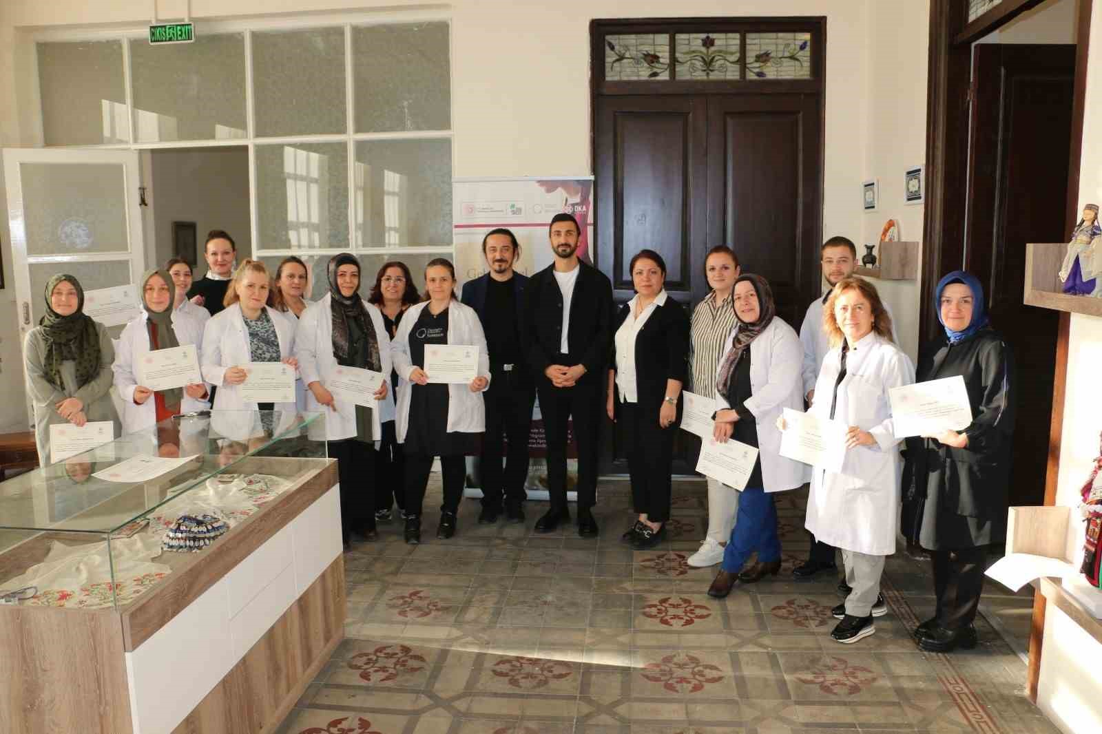 Samsun Olgunlaşma Enstitüsü’nde kenevir lifinden geleneksel kağıt yapımı eğitimi