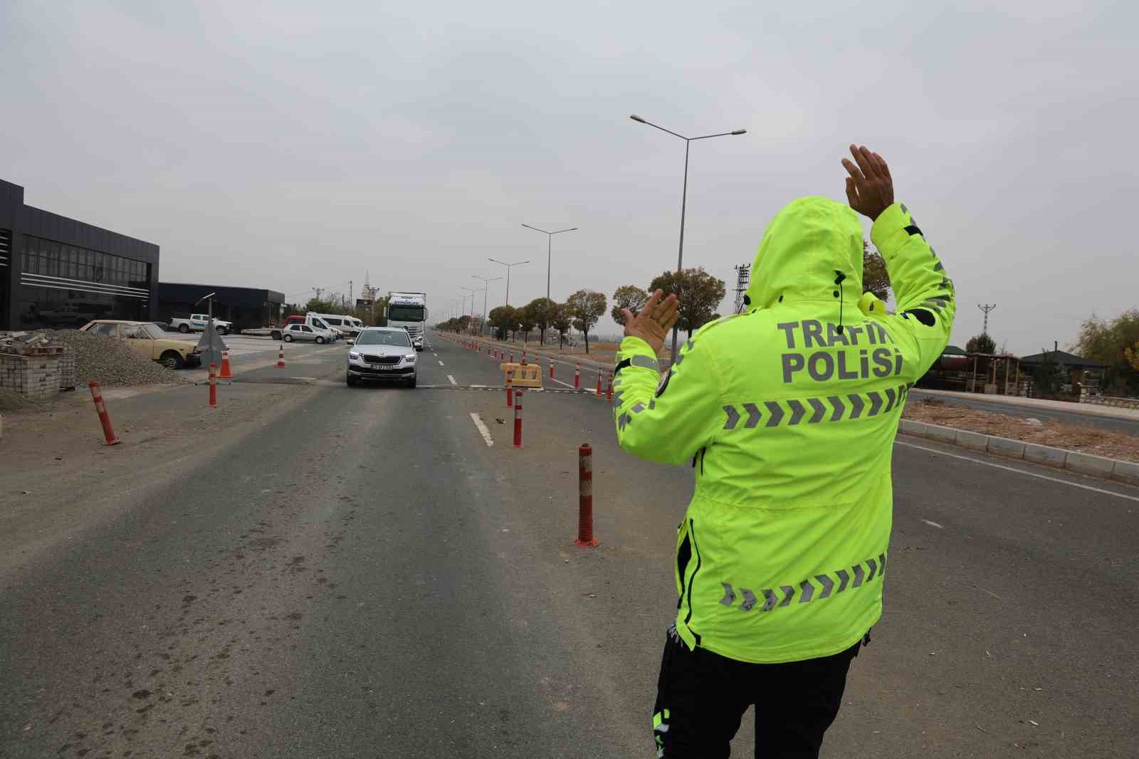 Kış lastiği takmayan s&uuml;r&uuml;c&uuml;lere 5 bin 856 lira ceza
