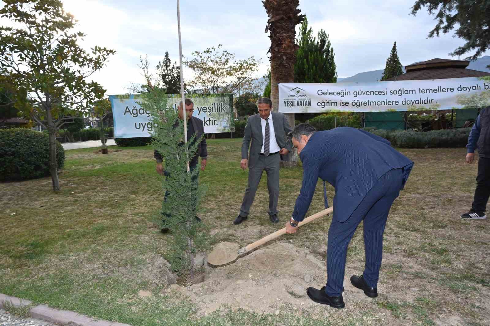 Denizli Milli Eğitim ‘Yeşeren Eller Hareketi Fidan Dikme’ kampanyası başlattı