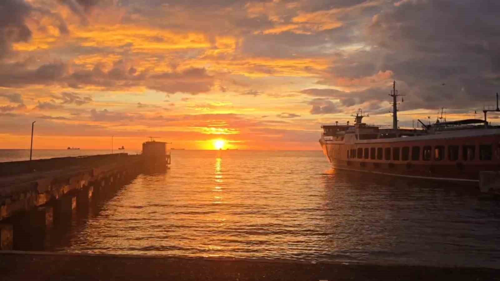 Tekirdağ’da sabah gökyüzü mest etti: Gökyüzü alev alev