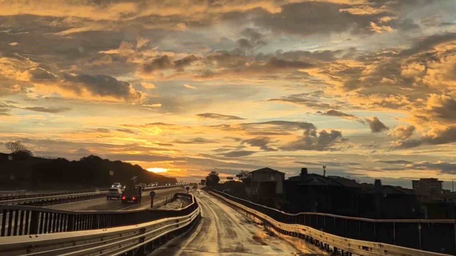Tekirdağ’da sabah gökyüzü mest etti: Gökyüzü alev alev