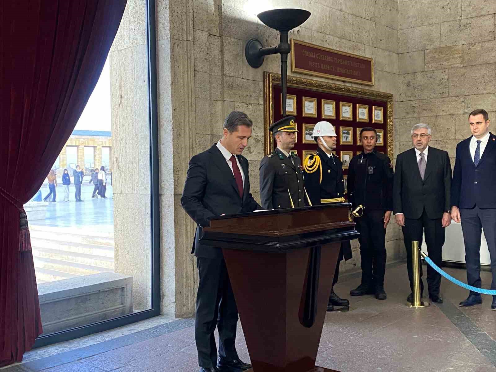 CHP&rsquo;den 39. Olağan Kurultay &ouml;ncesi Anıtkabir&rsquo;e ziyaret

