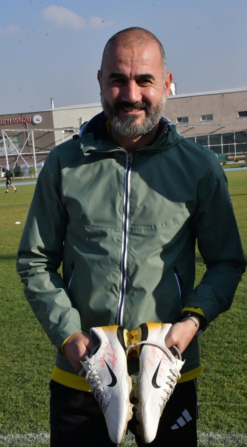 Gökhan Ünal’a sürpriz
