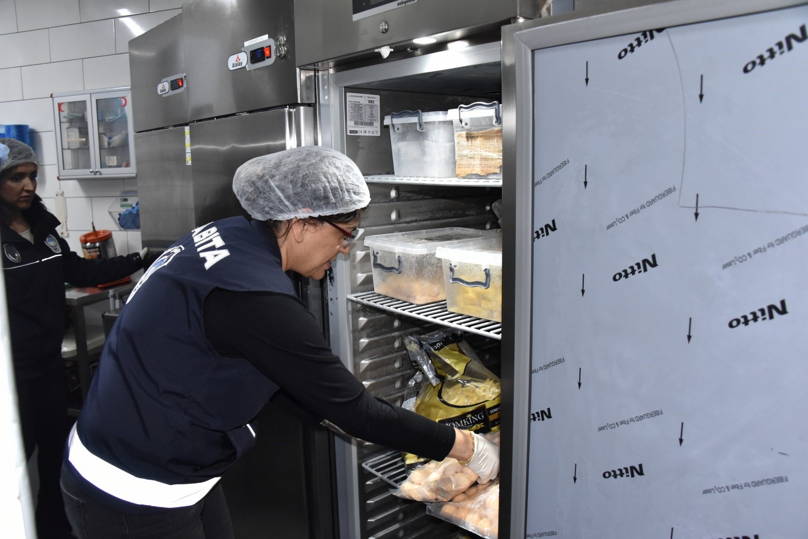 Yunusemre zabıtasından gıda denetimi