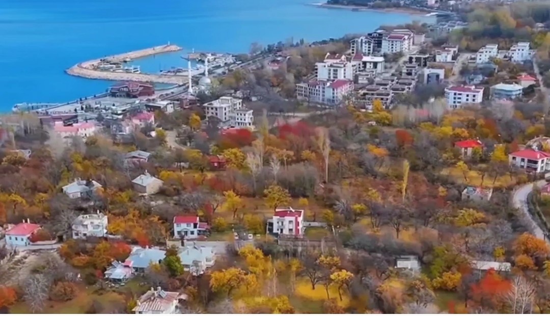 Van’da tarih ve doğa buluşması: Sonbaharın son haftasında kartpostallık manzaralar oluştu