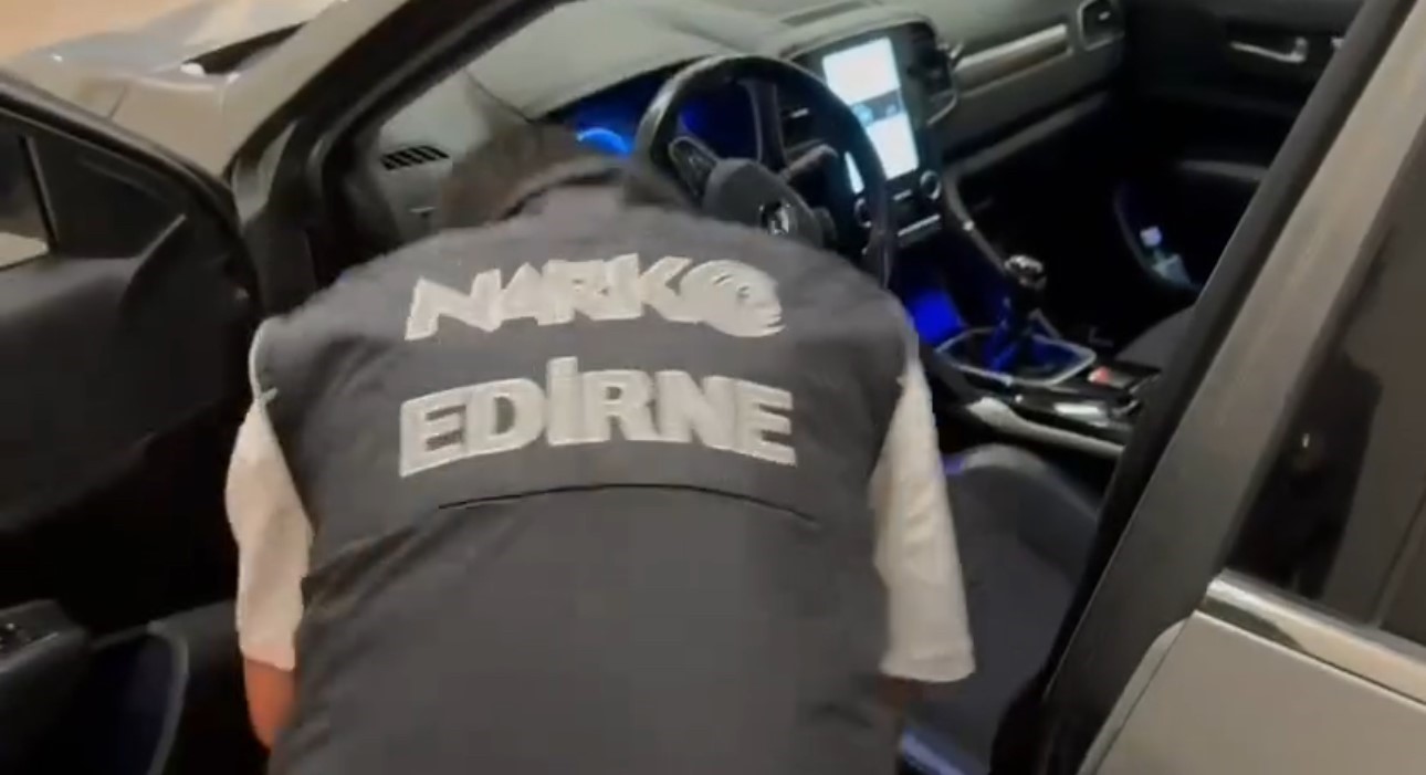 Kapıkule’de aracın gizli bölmelerinden 23 kilo 820 gram skunk çıktı