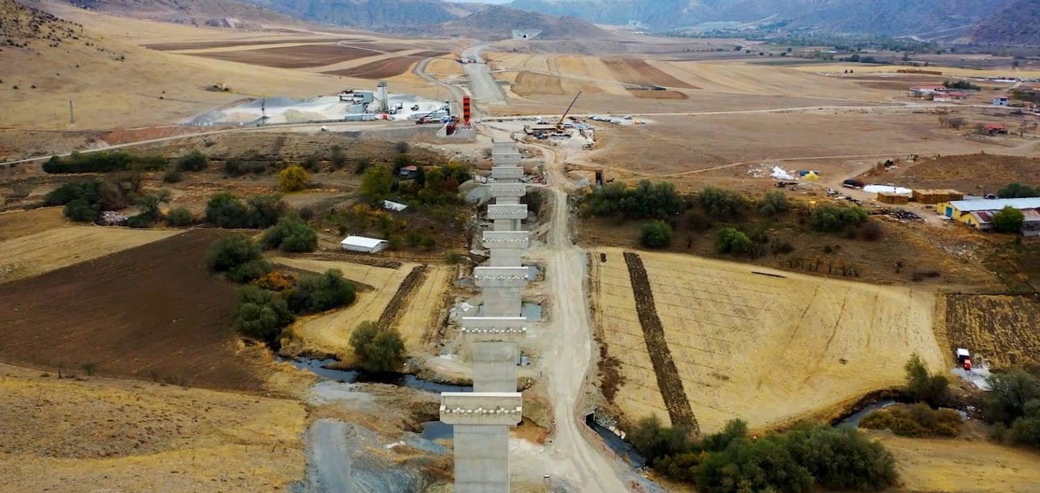 Başkan B&uuml;y&uuml;kkılı&ccedil;: "Yerk&ouml;y-Kayseri YHT Projesi&rsquo;nde &ouml;nemli ilerleme kaydedildi"

