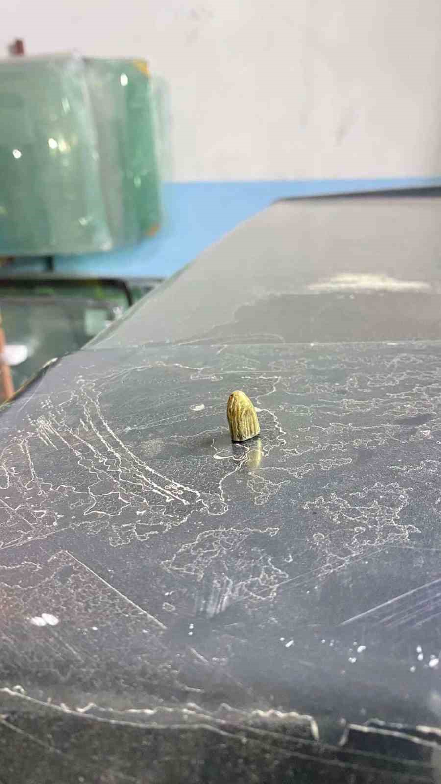 Artvin’de maganda kurşunu park halindeki araca ve iş yerine isabet etti