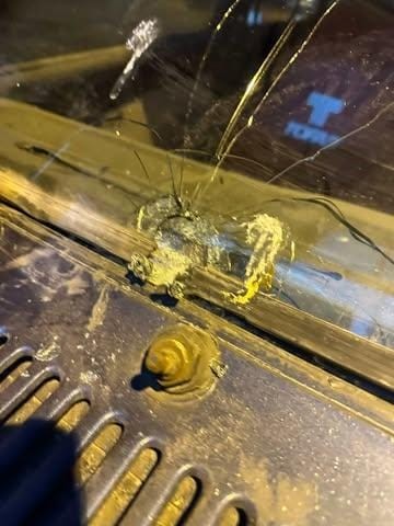 Artvin’de maganda kurşunu park halindeki araca ve iş yerine isabet etti