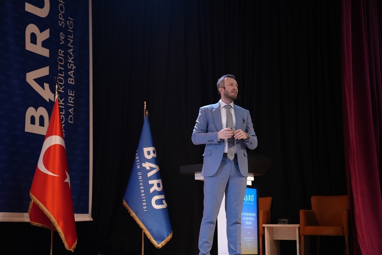 Geleceğin Türkiye’si için Okan Hocaoğlu güvenli konutların önemine dikkati çekti