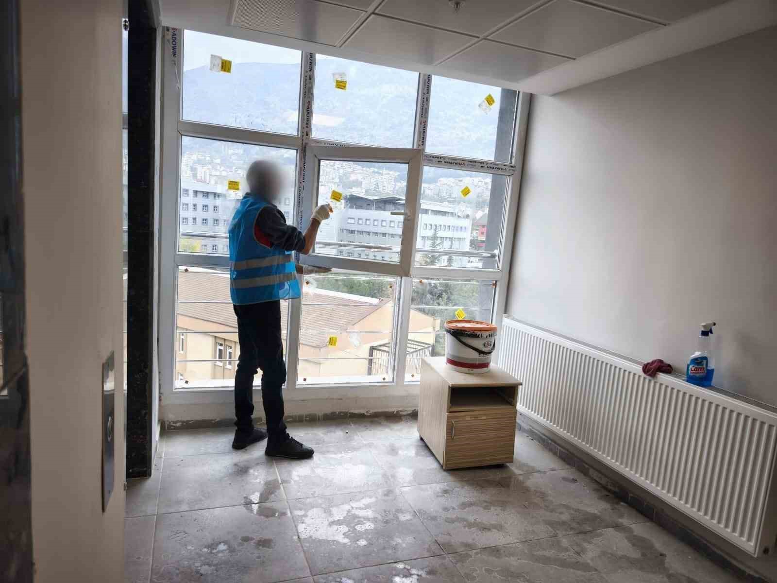 Bursa’da yükümlüler KYK yurtlarını temizledi
