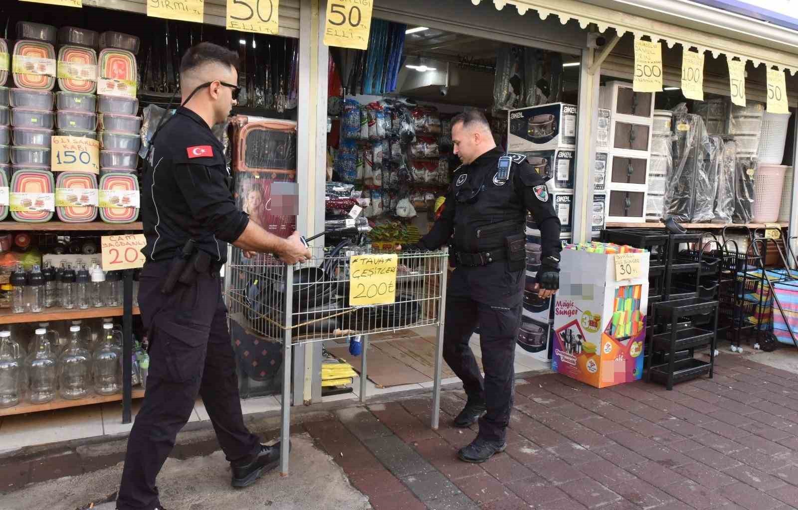 Kepez&rsquo;de yol ve kaldırım işgallerine ge&ccedil;it yok
