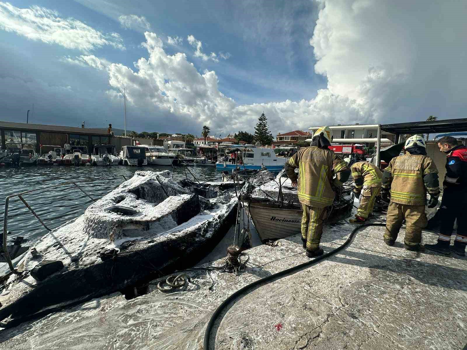 Çeşme’deki yangında 7 tekne alevlere teslim oldu