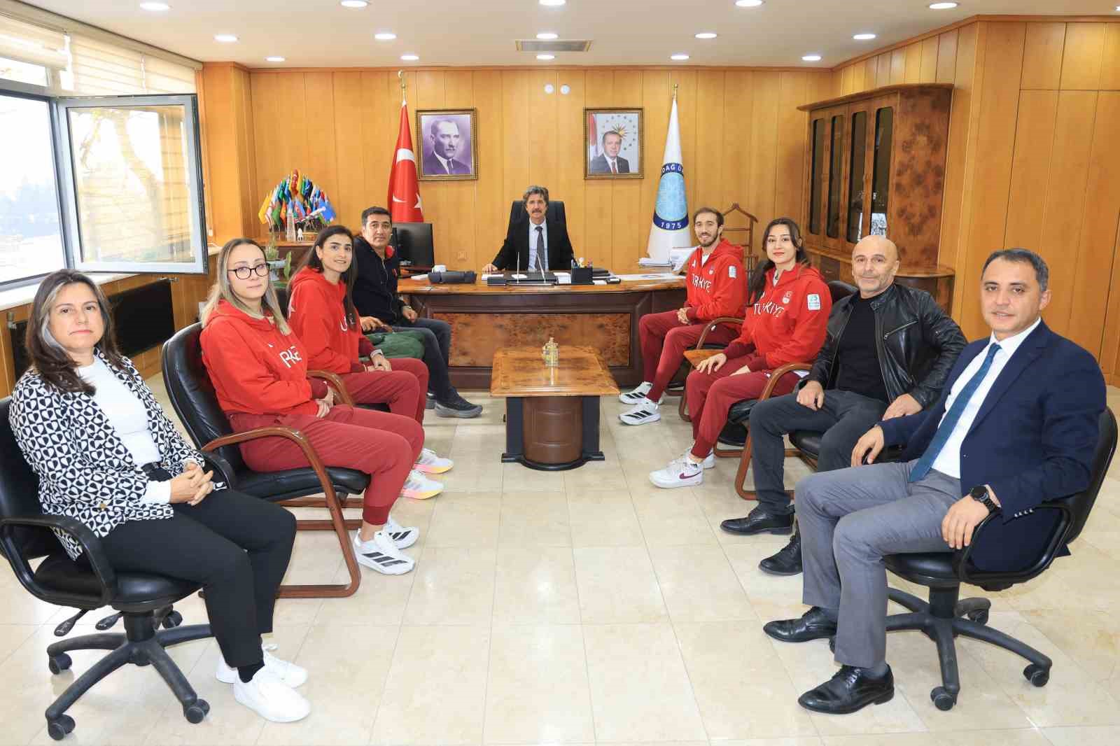 Rektör Yılmaz’dan başarılı sporculara özel tebrik
