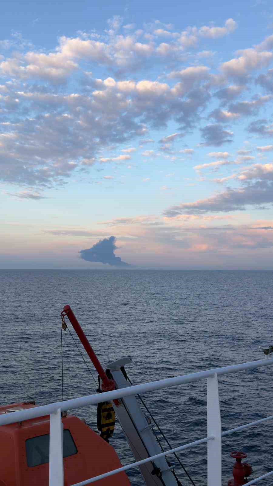 Kandıra açıklarında gemi yangını: Çok sayıda ekip sevk edildi
