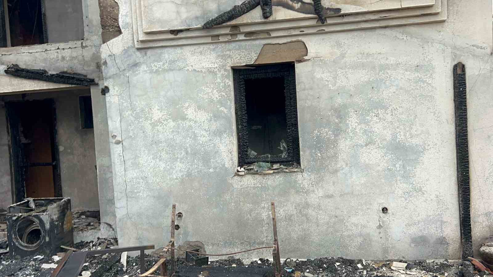 Bozcaada’da çıkan yangında otel kullanılamaz hale geldi
