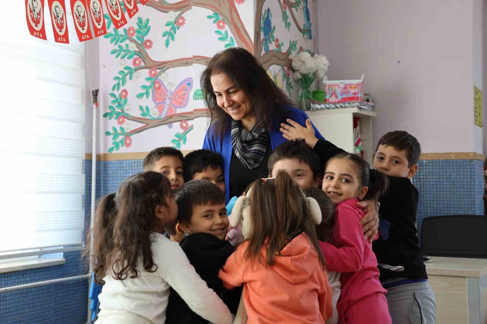 Kırşehir’de yılın öğretmeni seçilen Gülsen Arıcı Güvenç: "Eğitim anaokulunda başlar"
