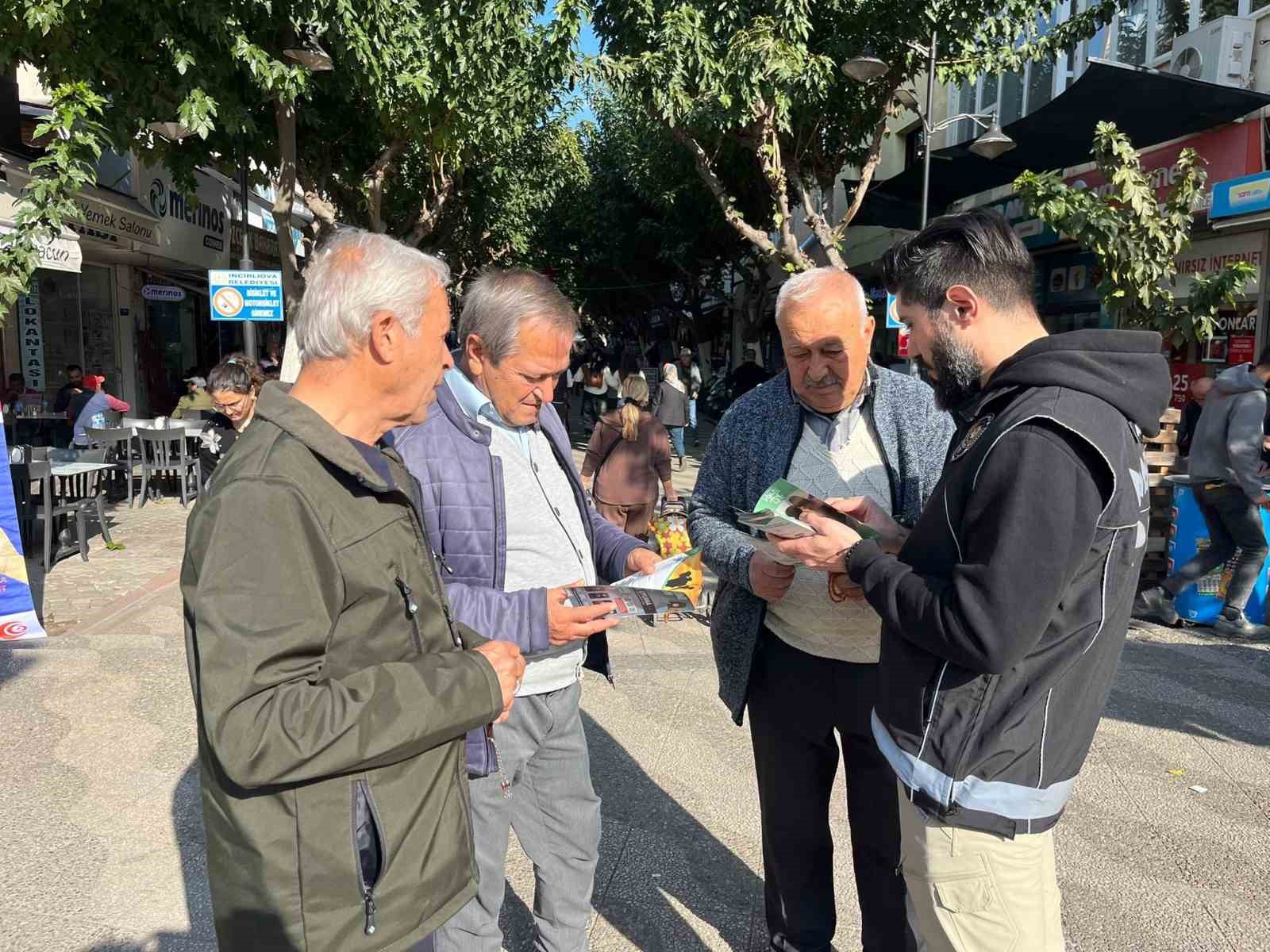 İncirliova’da polis ekipleri vatandaşları uyuşturucuya karşı bilgilendirdi