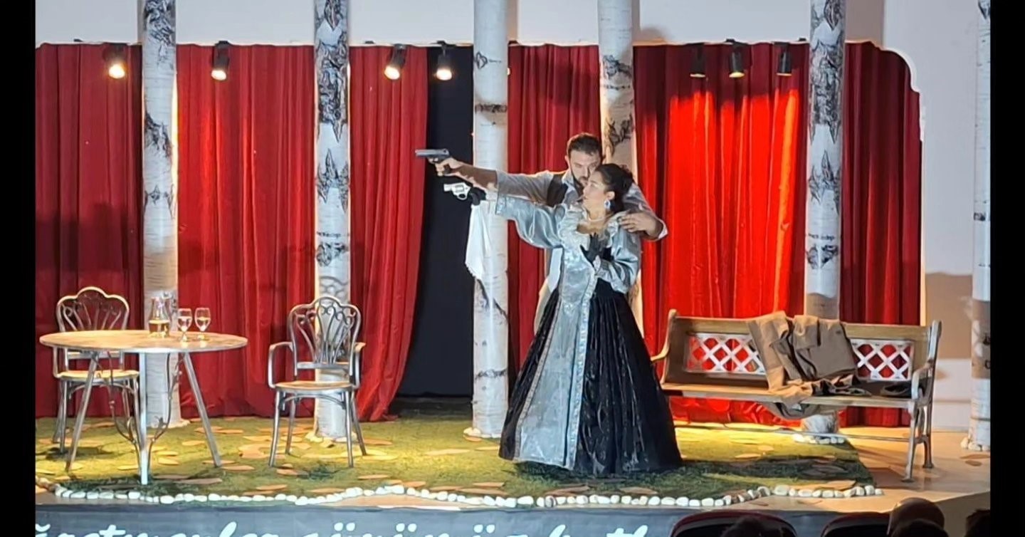 Merkezefendi Kent Tiyatrosu’nun oyunu Çavdır’da büyük beğeni topladı