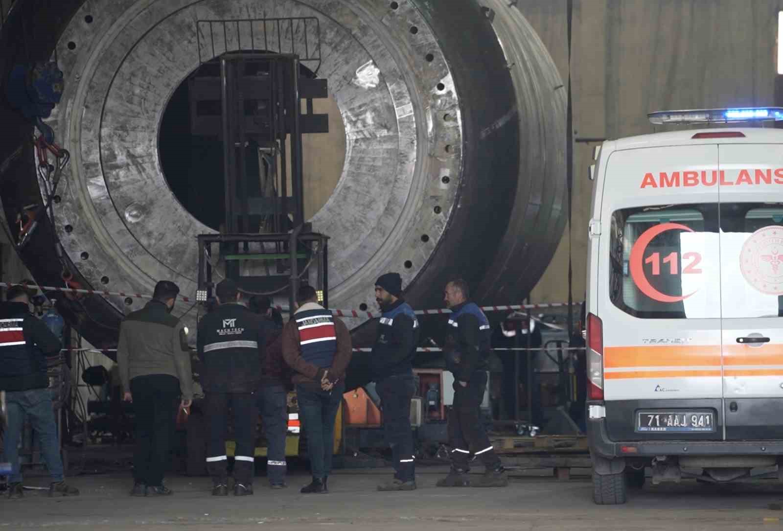 Fabrikada iş kazası: 3 tonluk sacın altında kalan 2 işçi öldü