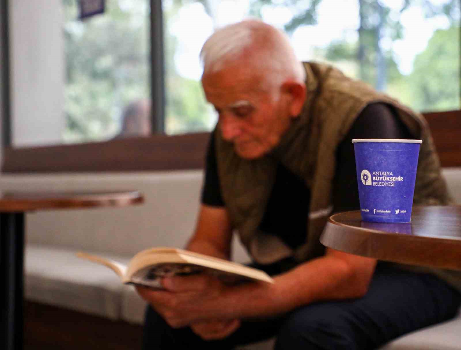 Antalya&rsquo;da emekli kahveleri ilgi g&ouml;r&uuml;yor
