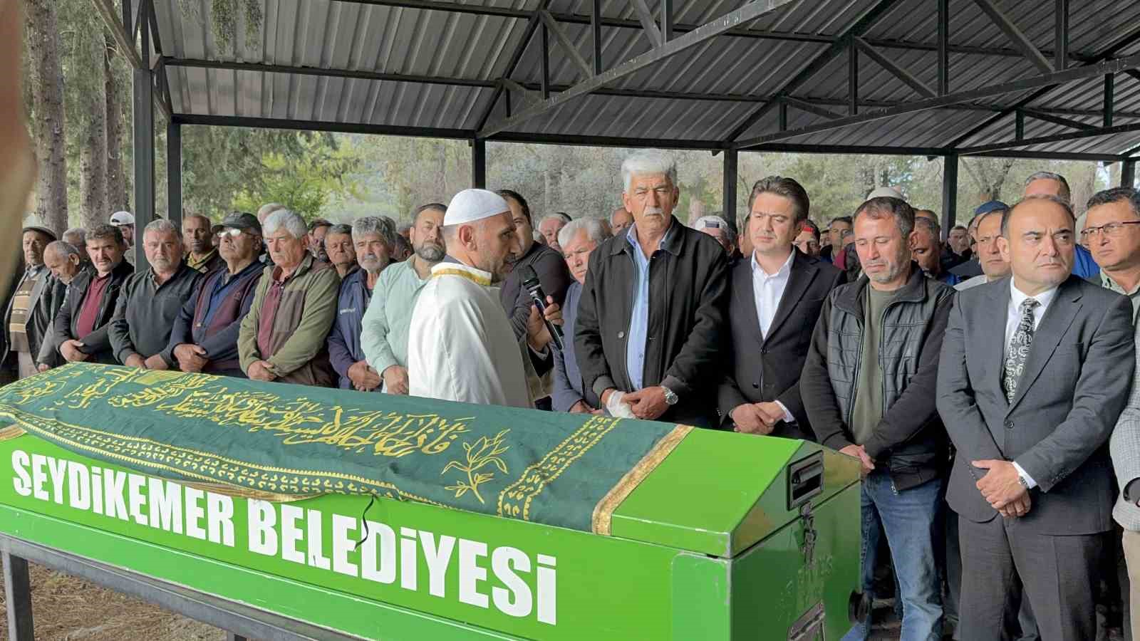 Seydikemer’de zehirlenme şüphesiyle hayatını kaybeden genç kız son yolculuğuna uğurlandı