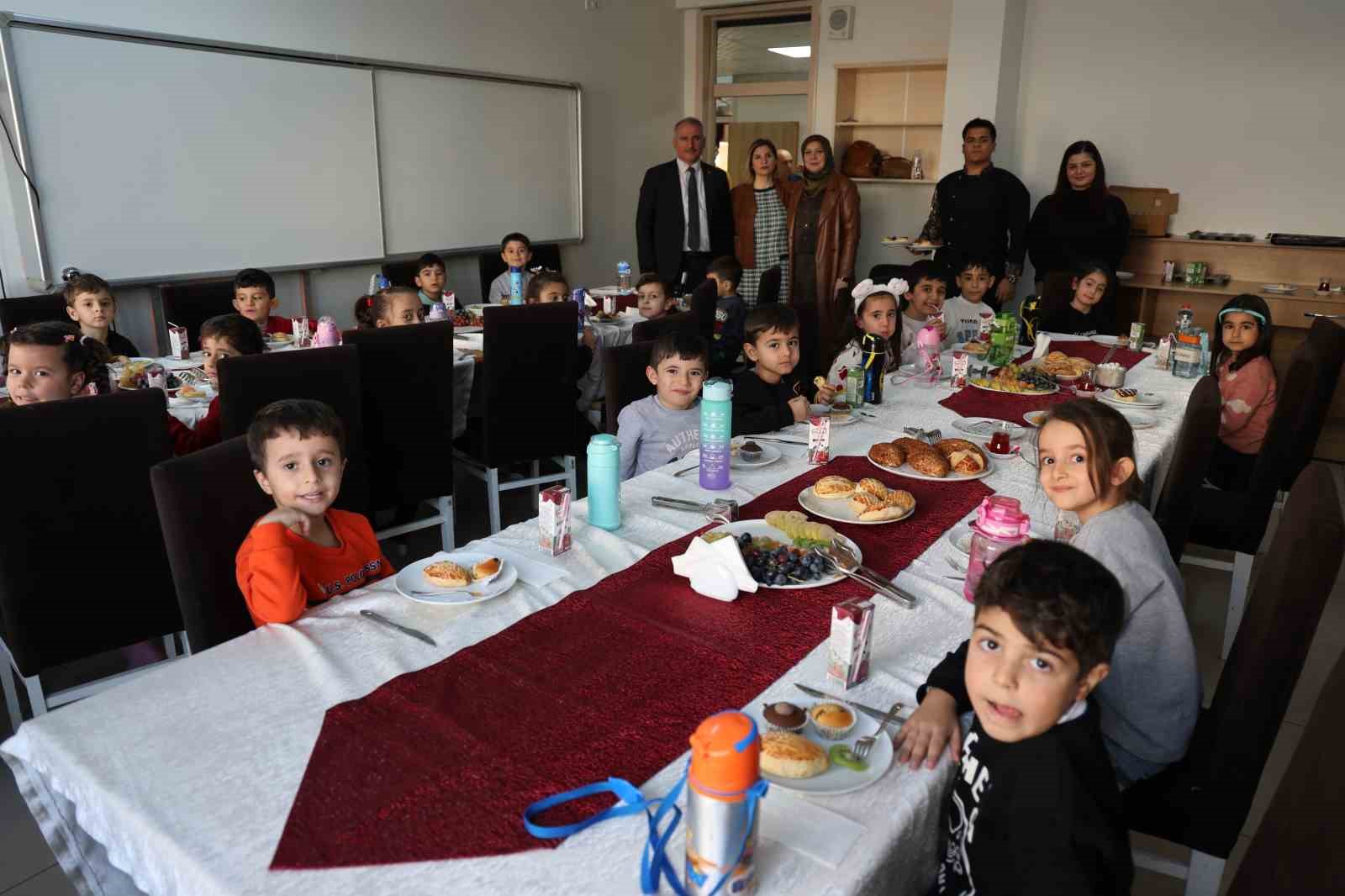 Elazığ’da minik şefler mutfakta yeteneklerini sergiledi
