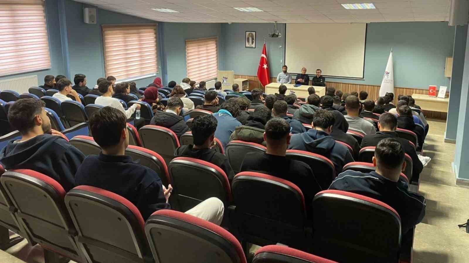 Yenice MYO’da iş hayatına yönelik seminer gerçekleştirildi