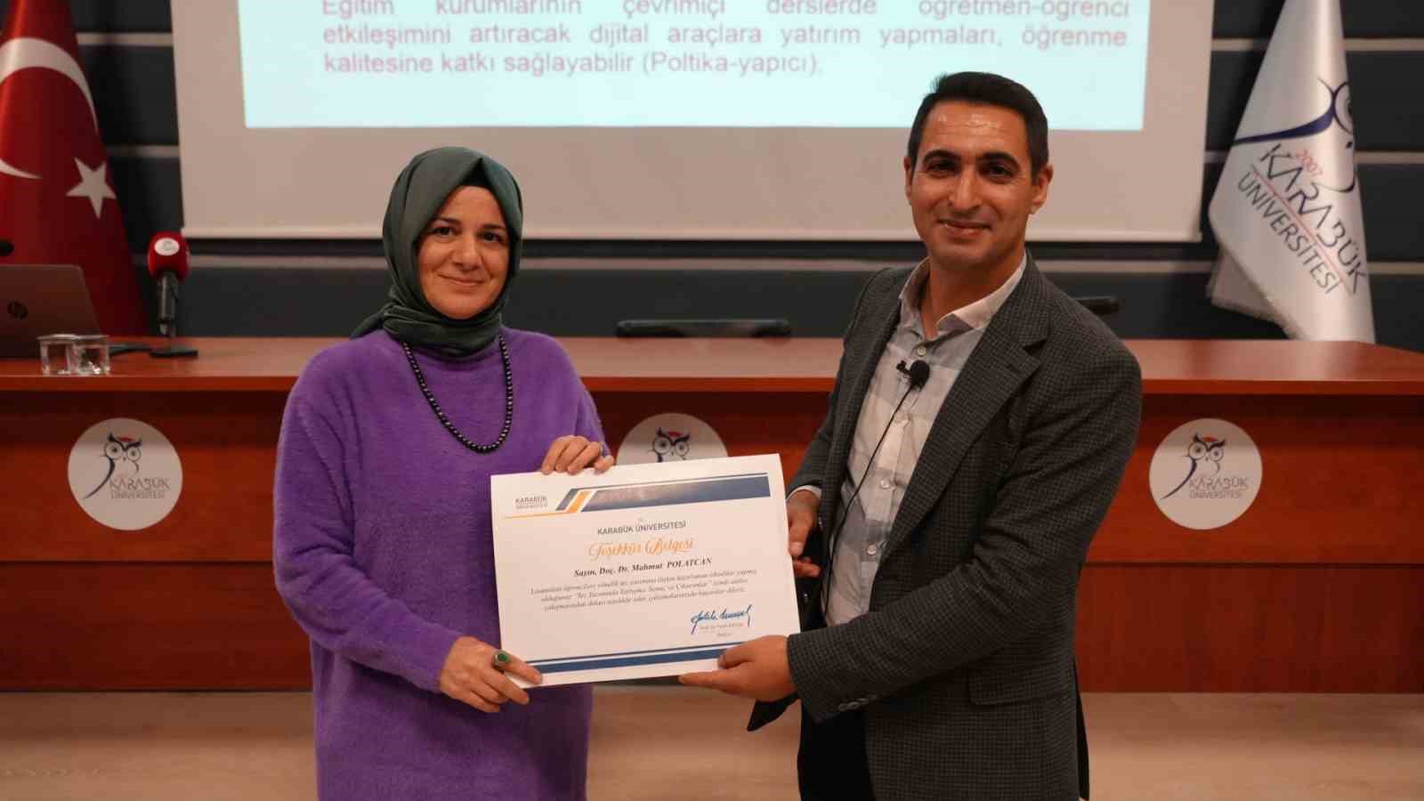 KBÜ’de Tez Yazım Seminer Dizisi devam ediyor
