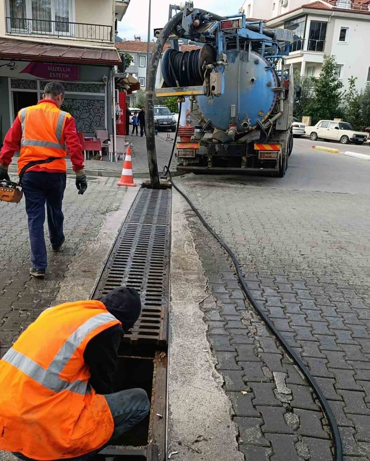 MUSKİ yağış tedbirlerini arttırdı, vatandaşları da  uyardı