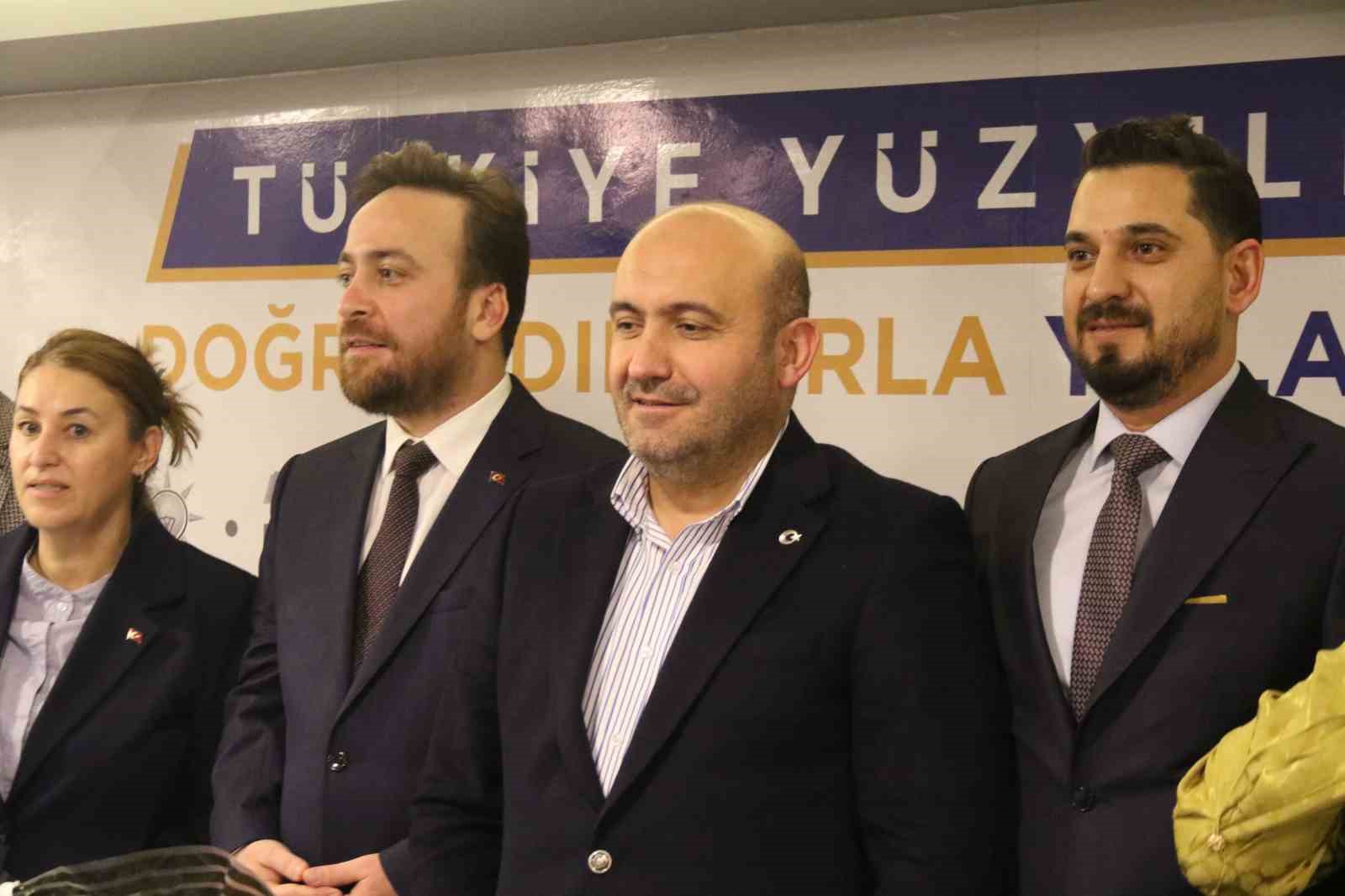 AK Parti Tepebaşı İlçe Başkanlığı görevini Serhat Tunç teslim aldı
