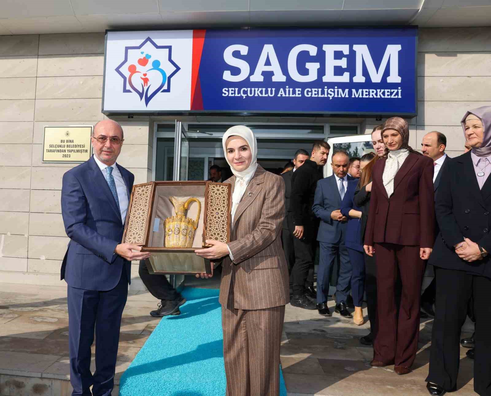 Bakan G&ouml;ktaş: "Aile odaklı hizmetlerin &uuml;lke genelinde daha da yaygınlaşması i&ccedil;in &ccedil;alışıyoruz"
