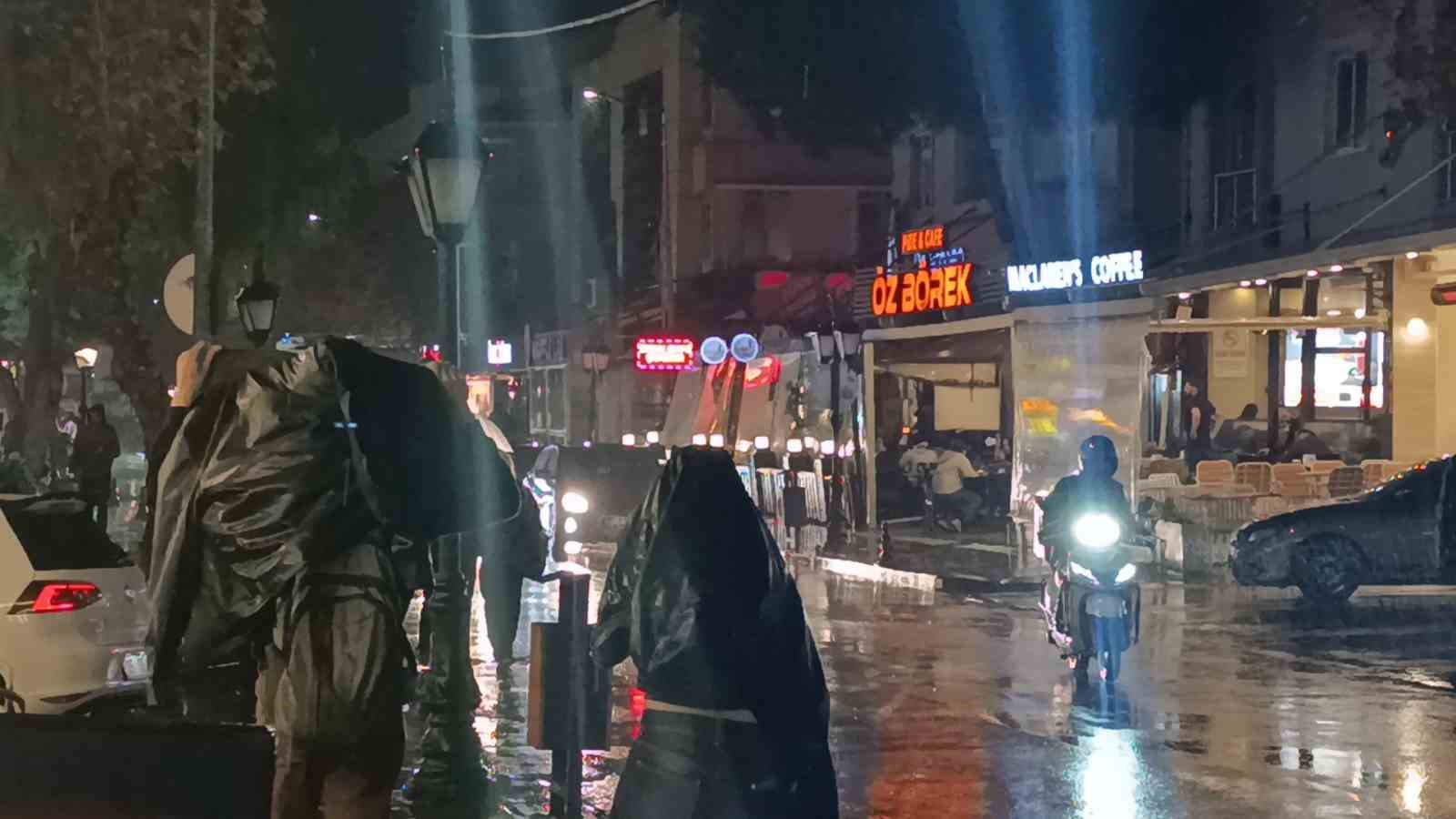 Tekirdağ’da sağanak yağış etkili oldu