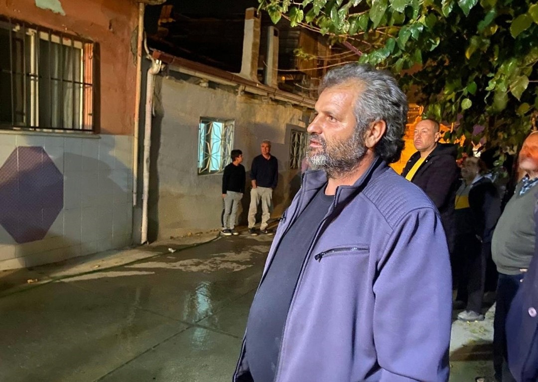 Alaşehir’de ev yangını büyümeden söndürüldü