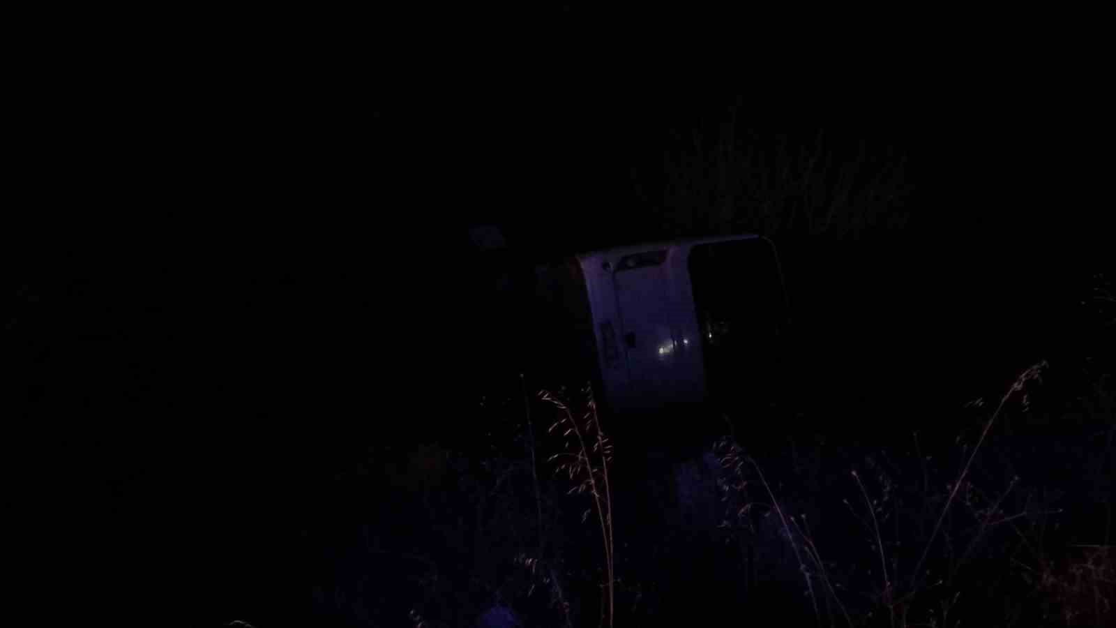 Siirt’te işçileri taşıyan otobüs devrildi: 17 yaralı