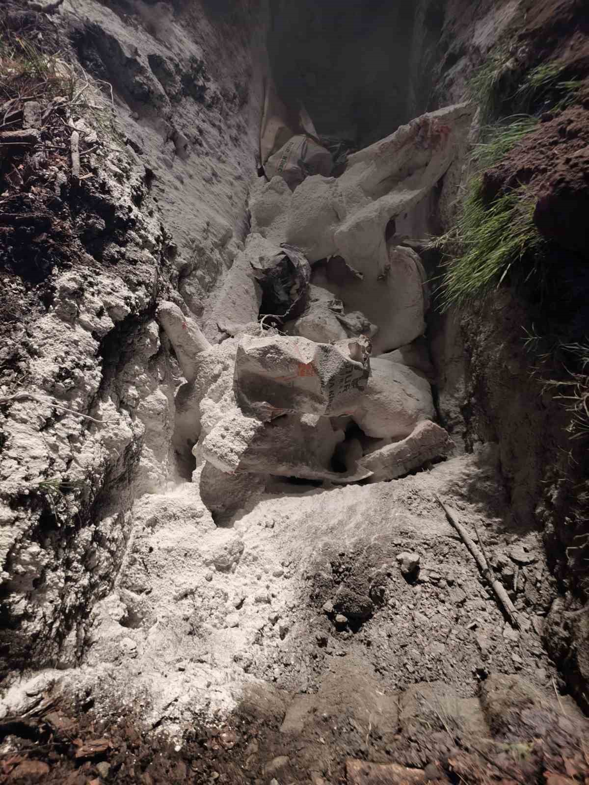 Minibüste menşei belirsiz 1 ton kırmızı et ele geçirildi