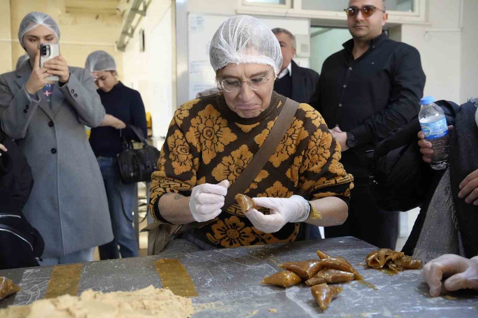 İtalyan Erasmus öğrencileri Gümüşhane’de pestil-köme ustası oldu