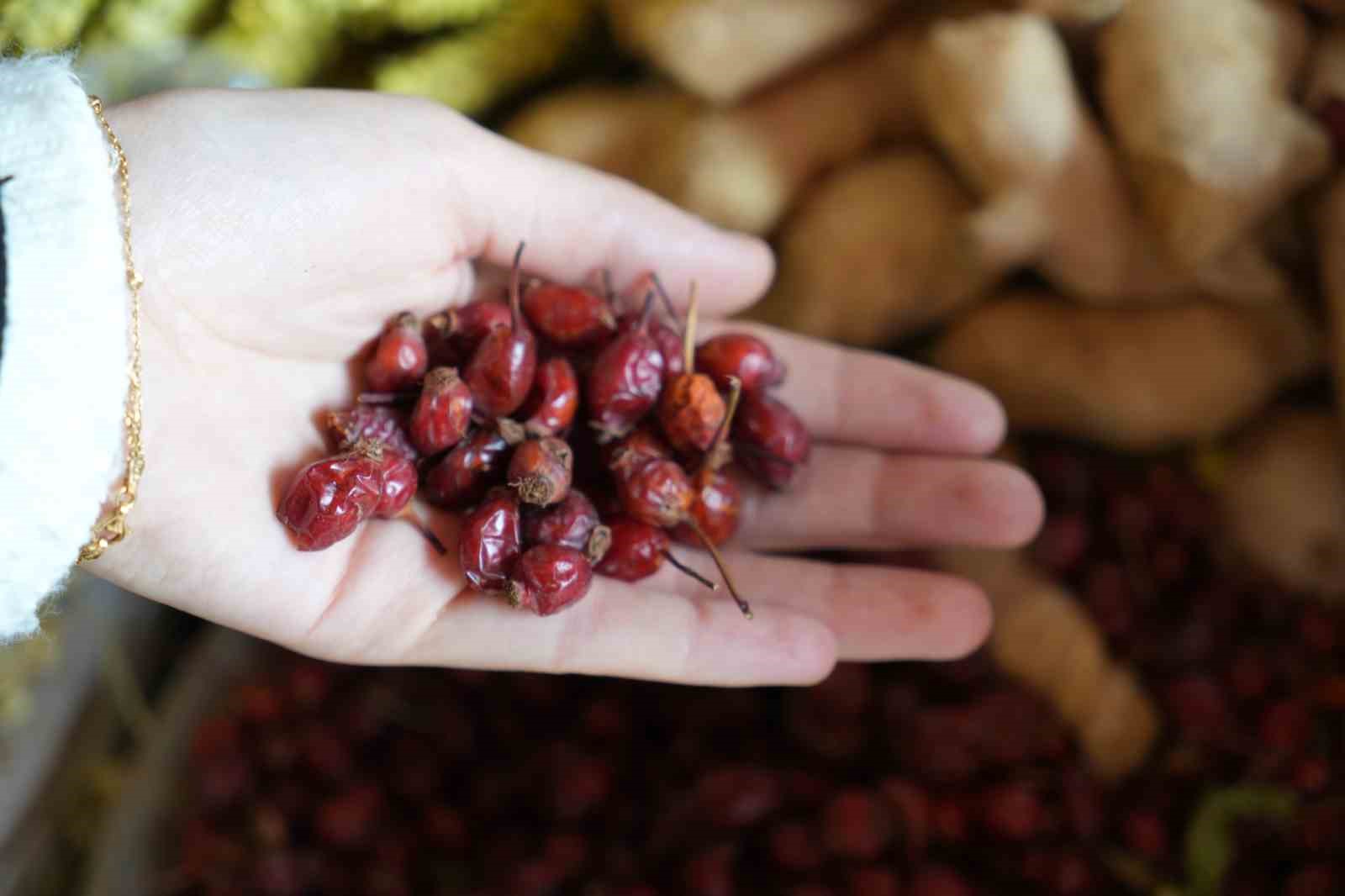 Gaziantep’te hasta olan vatandaşlar çareyi aktarlarda arıyor
