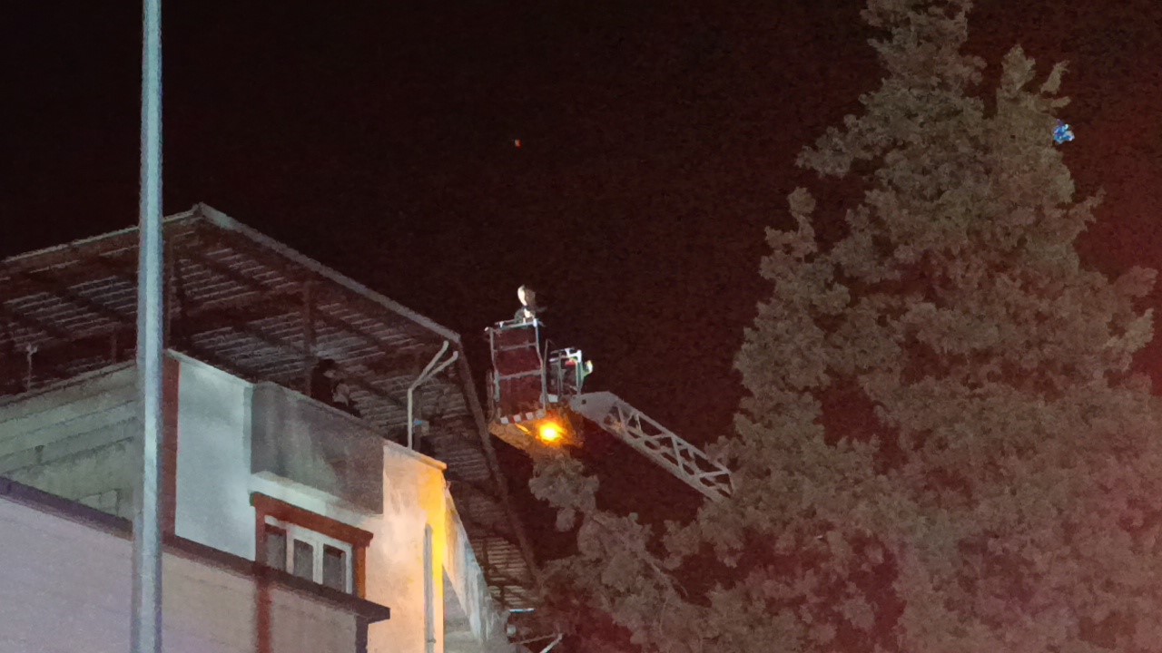 Çatıdan düşen çocuk ağır yaralandı