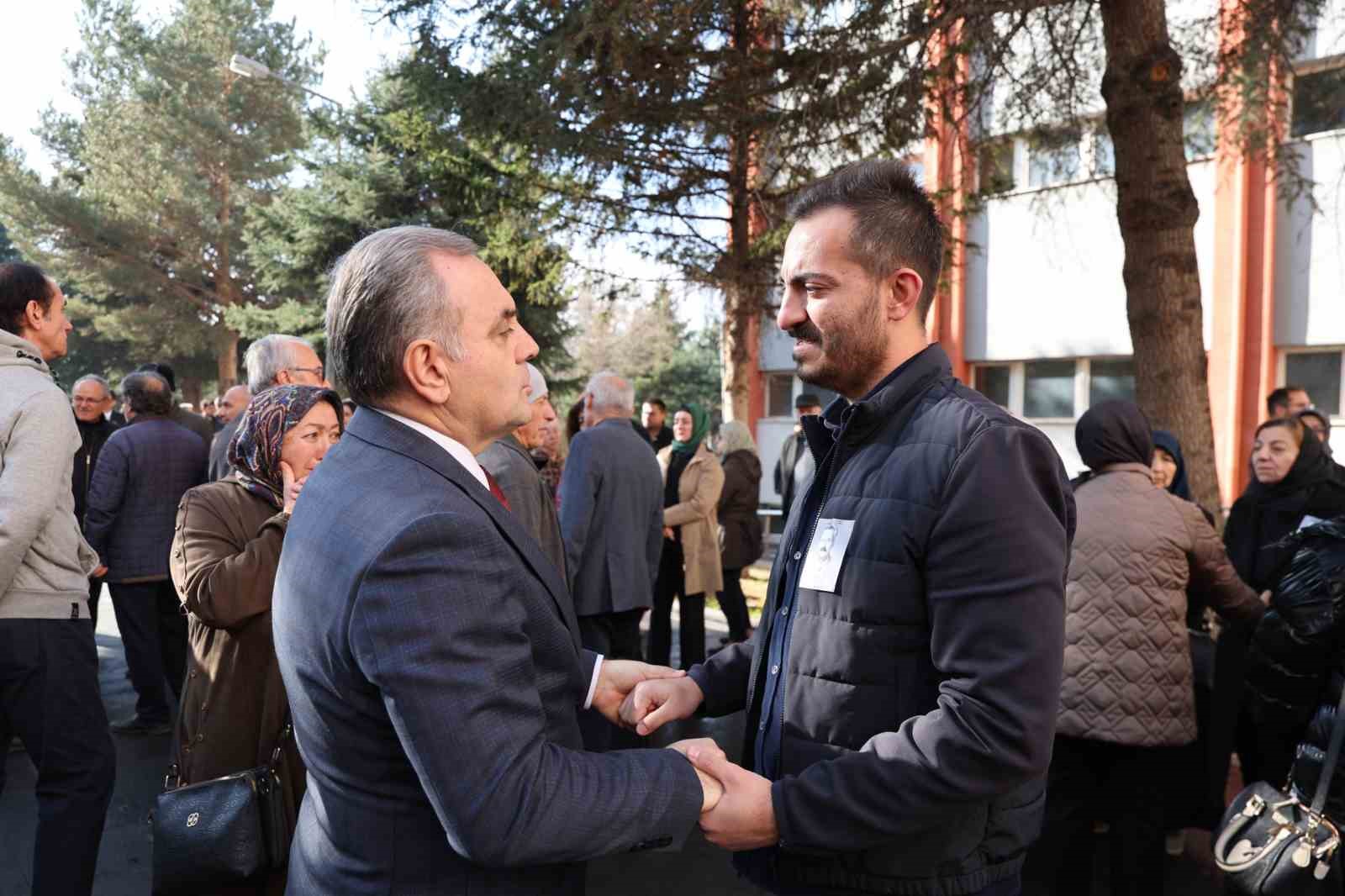 Vefat eden &Ouml;ğretim &Uuml;yesi Prof. Dr. Uzmay i&ccedil;in ER&Uuml;&rsquo;de t&ouml;ren d&uuml;zenlendi
