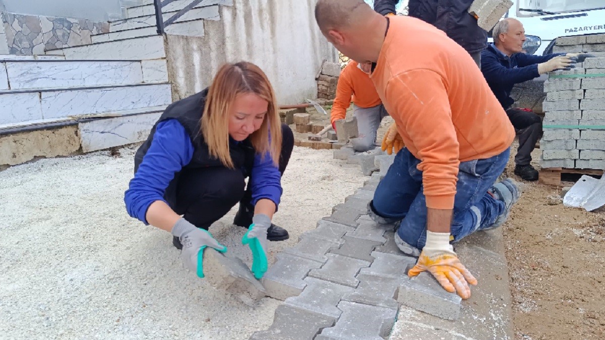 Başkan Tekin&rsquo;den sahada &ouml;rnek &ccedil;alışma
