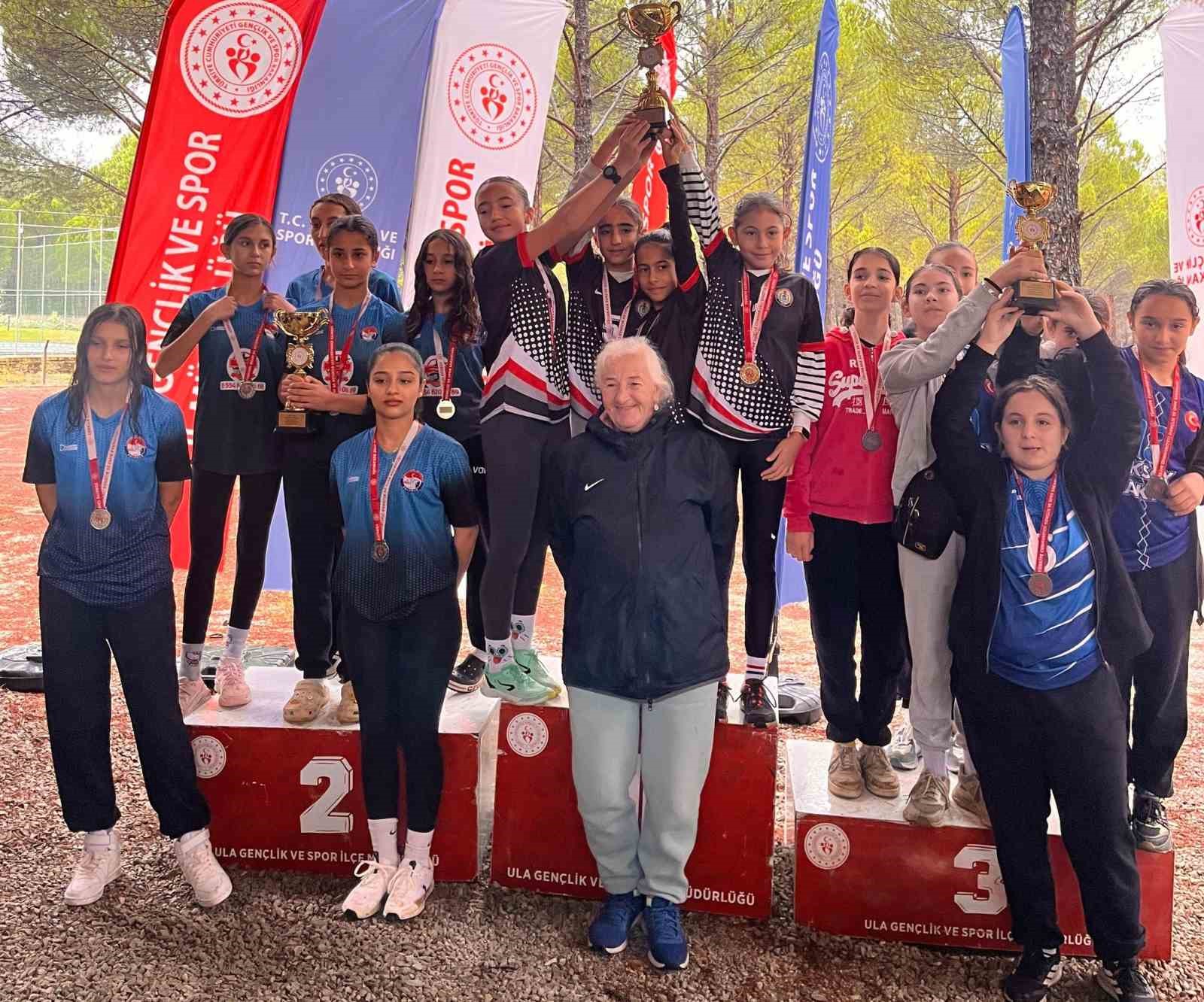 Okul sporları kros il birinciliğinde 130 sporcu ter döktü
