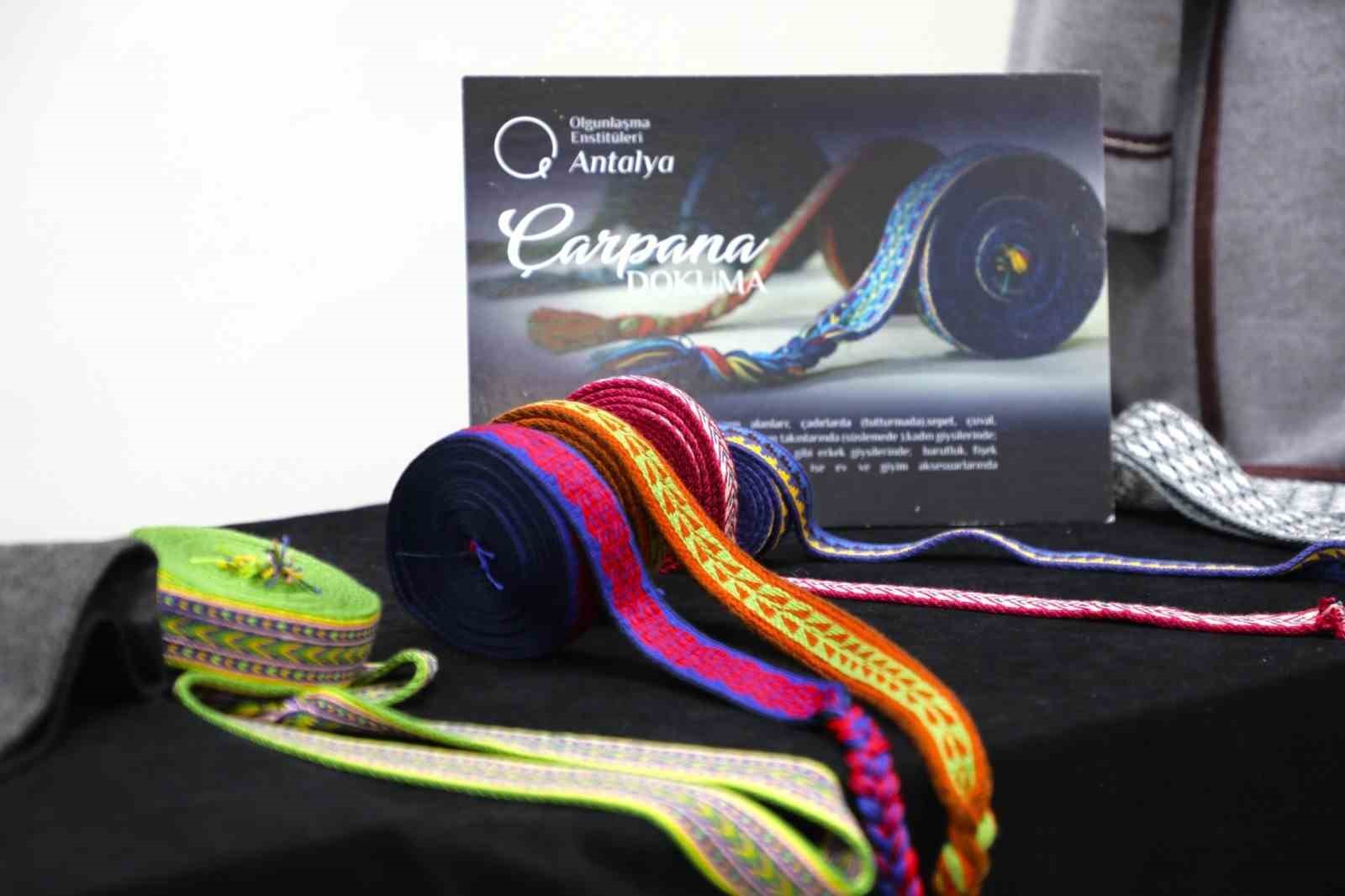 &Ccedil;arpana Dokuma Sanatı modern &uuml;r&uuml;nlerle buluşuyor
