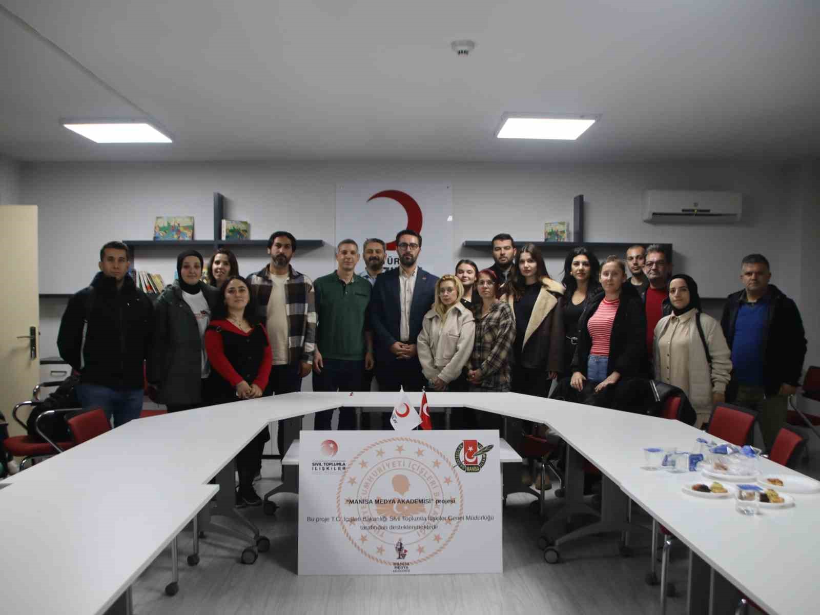 Manisa Medya Akademisinde ilk ders ‘Yapay zeka haberciliği’ oldu
