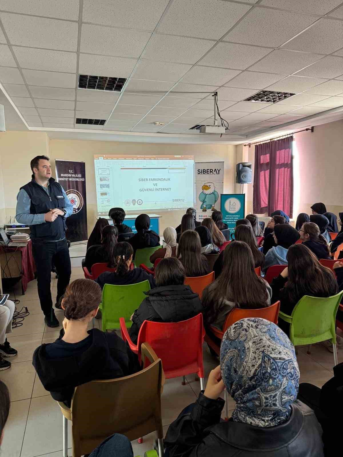 Mardin’de öğrenciler siberay projesi kapsamında bilgilendirildi