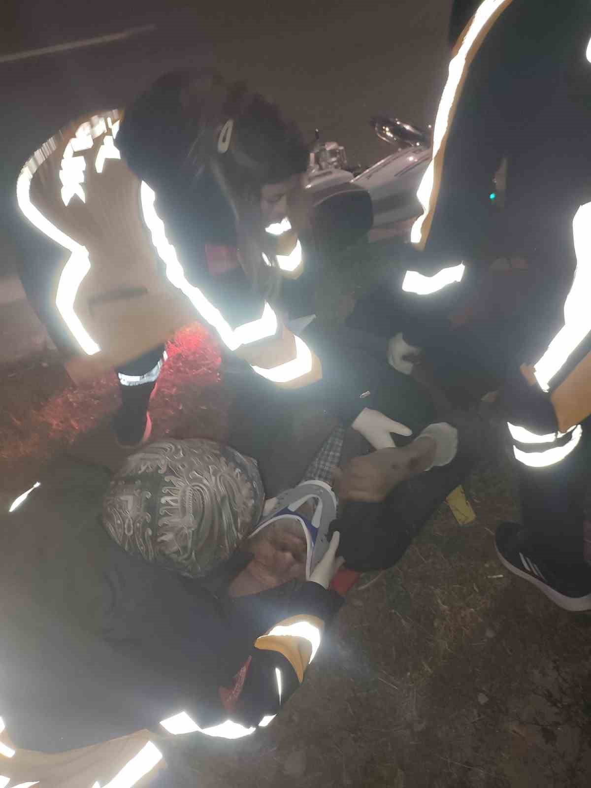 Kaldırıma çarpıp devrilen motosiklette 2 kişi yaralandı