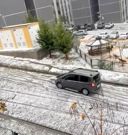 Menteşe&rsquo;de şiddetli yağmur ve dolu etkili oluyor
