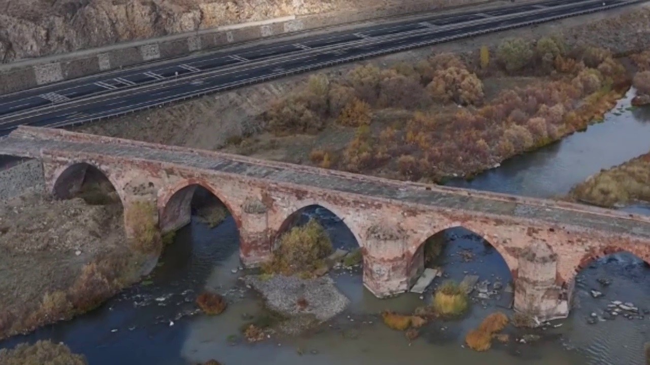 Erzurum&rsquo;un en b&uuml;y&uuml;k mahallesi: Yağan Mahallesi ve Yağan Baba t&uuml;rbesi ilgi odağı oluyor
