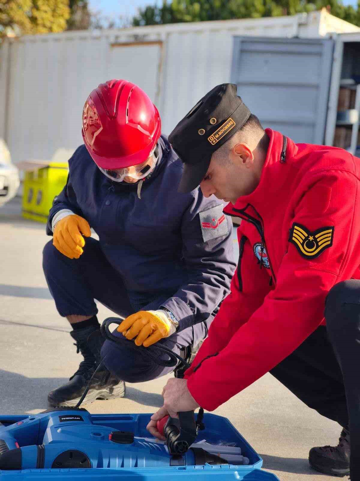 Aydın’da 105 jandarma personeline afet eğitimi verildi
