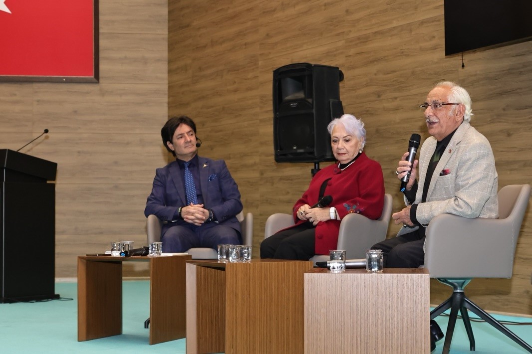 Kütahya Belediyesi’nden Nilüfer Örnek Özkan ve Adil Özkan’a Saygı Gecesi